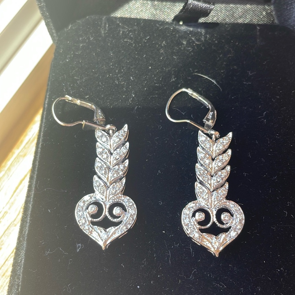 Pretty drop diamond earrings